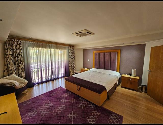 7 BEDROOM HOUSE FOR SALE IN LENASIA EXT 7